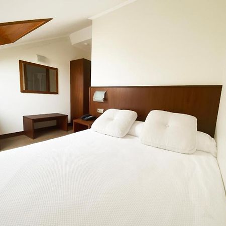 Hotel Entrerobles Sabaris Exteriör bild