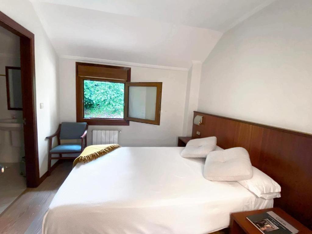 Hotel Entrerobles Sabaris Exteriör bild