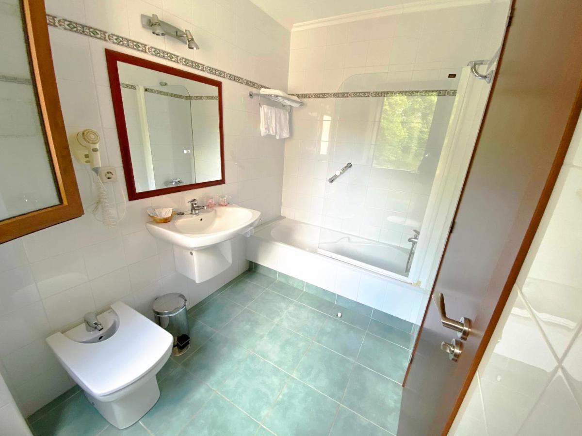 Hotel Entrerobles Sabaris Exteriör bild