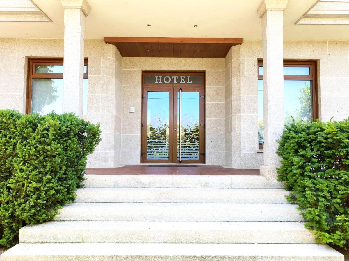 Hotel Entrerobles Sabaris Exteriör bild