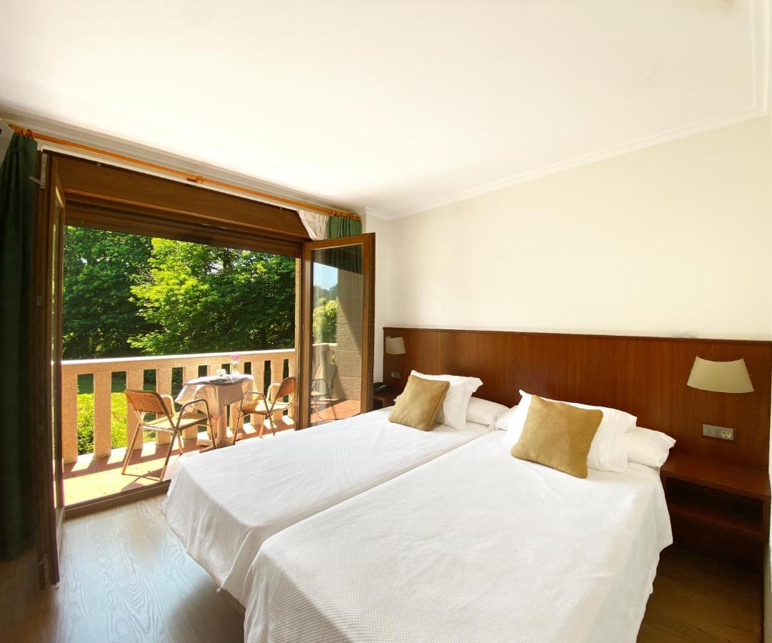 Hotel Entrerobles Sabaris Exteriör bild