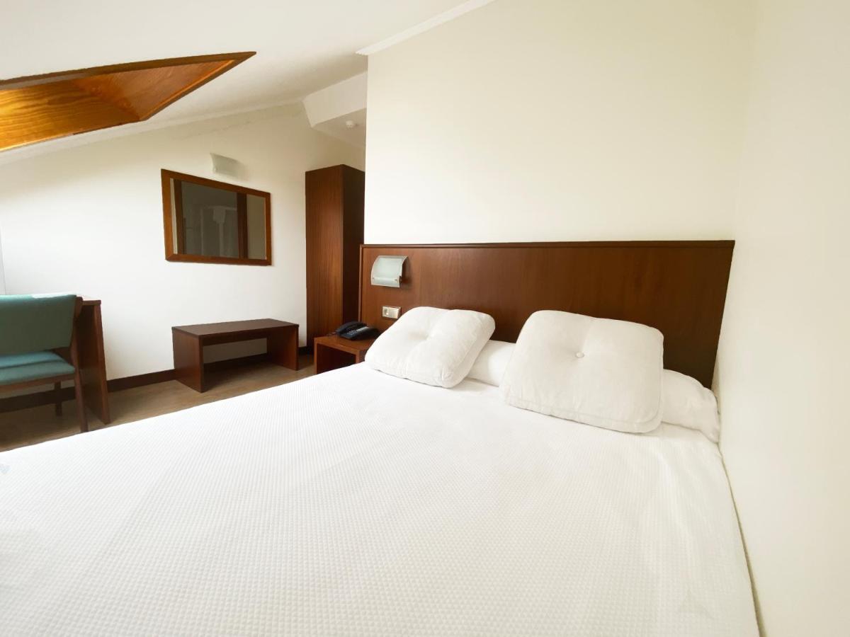 Hotel Entrerobles Sabaris Exteriör bild